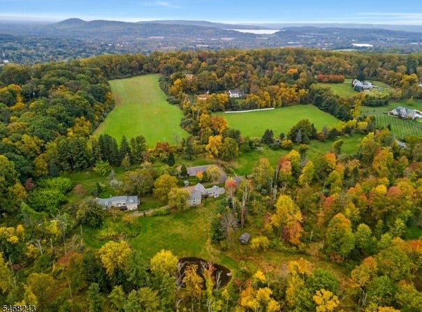 39 Still Hollow Rd, Tewksbury Twp., NJ 08833-4417