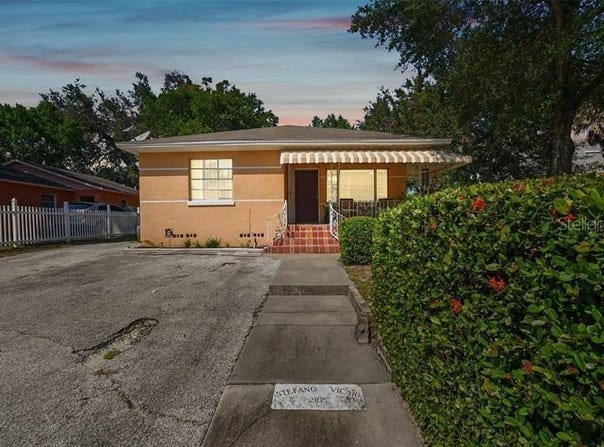2105 W SAINT JOSEPH STREET, TAMPA, FL 33607