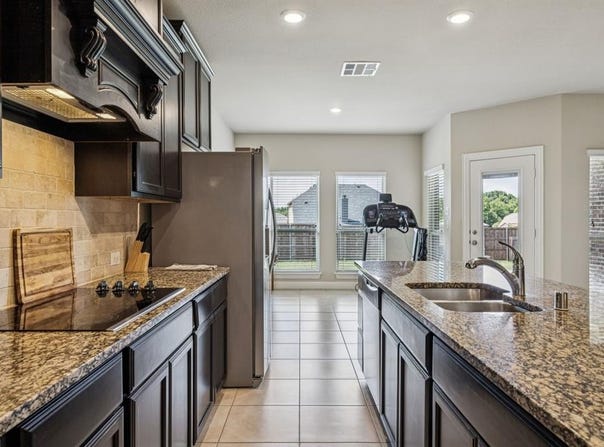 540 Winnetka Drive, Oak Point, TX 75068
