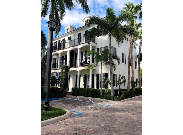 134 Madison Lane, Delray Beach, FL 33444