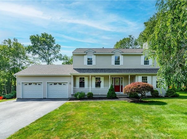33 Oak Hill Drive, Johnston, RI 02919