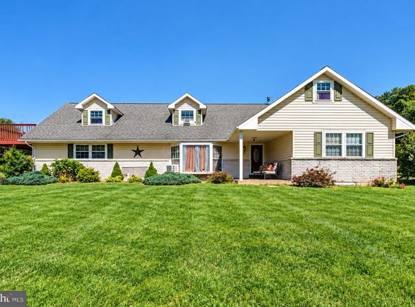 2415 STAGECOACH Road W, PALMERTON, PA 18071