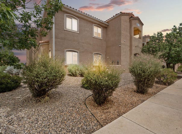 6800 VISTA DEL NORTE Drive NE, Albuquerque, NM 87113