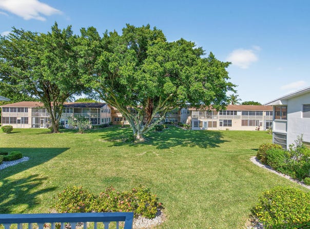 71 Canterbury C, West Palm Beach, FL 33417