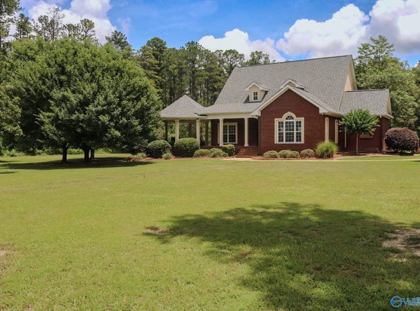 352 Pleasant Valley Road, Rainbow City, AL 35906