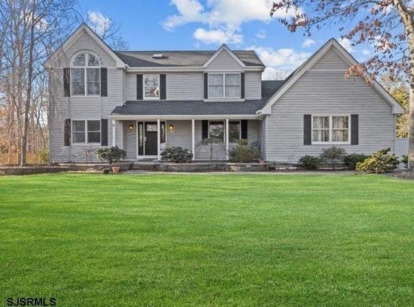 29 Buckingham Dr, Egg Harbor Township, NJ 08234