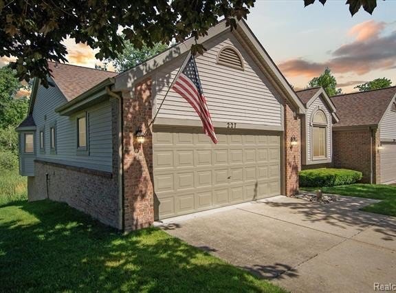 227 Sisu Knoll Drive, Brighton, MI 48116