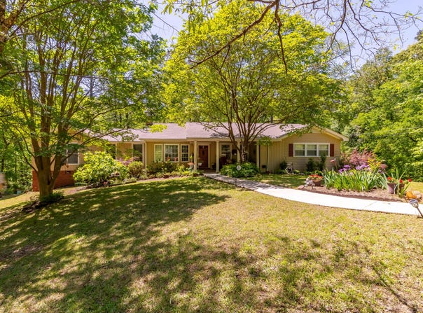200 Lakewood Rd, Columbus, MS 39705