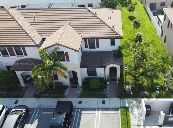 10587 W 33rd Ct, Hialeah, FL 33018