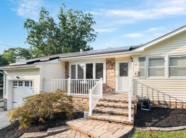 537 ridgewood Dr, Northfield, NJ 08225