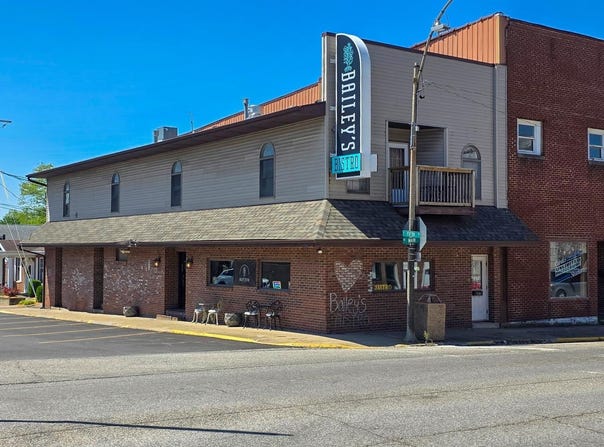 1 W Main Street, Albion, IL 62806