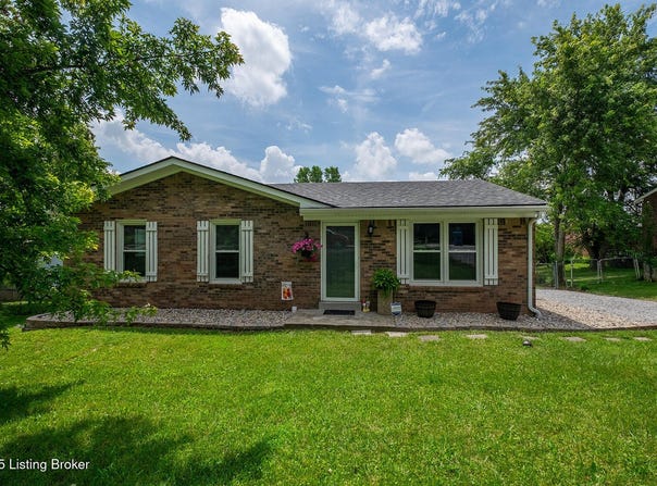 1008 E Mailback Way, Crestwood, KY 40014