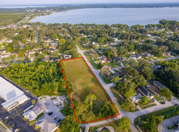 W NELSON STREET, TAVARES, FL 32778