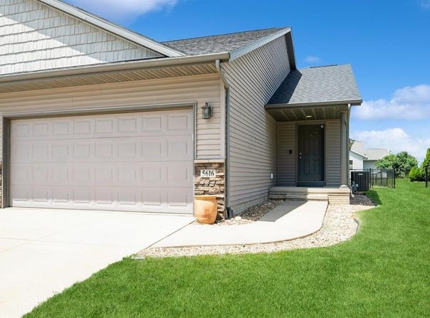 5616 Dostal Drive SW, Cedar Rapids, IA 52404