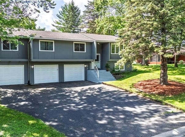 6910 Park View Lane, Eden Prairie, MN 55346