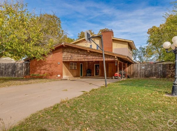 33 Avenue A NW, Hamlin, TX 79520