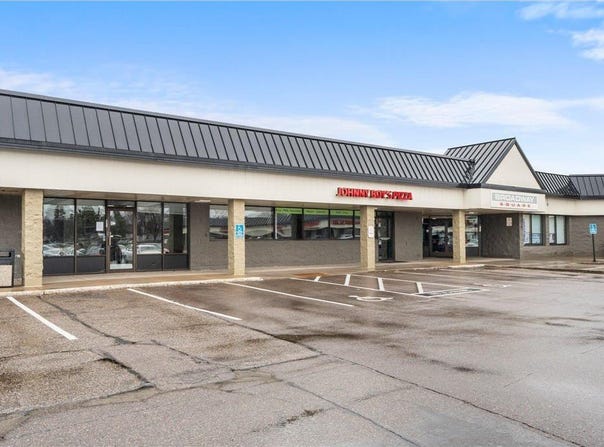 8401 W Broadway Avenue, Brooklyn Park, MN 55445