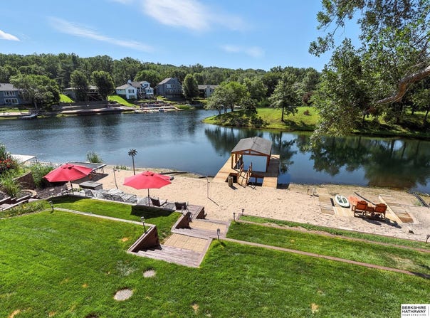 325 Lakehurst Drive, Waterloo, NE 68069