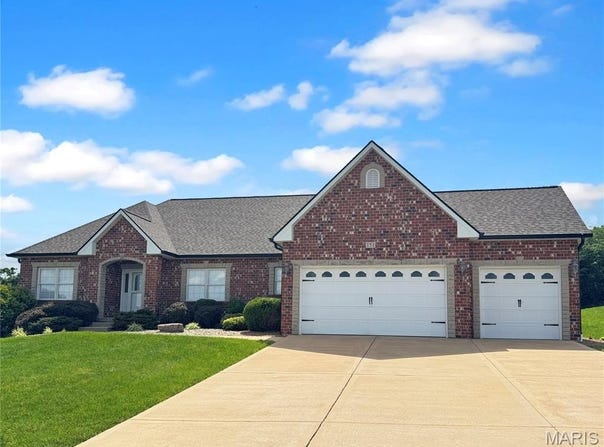151 Rainbow Lake Drive, Villa Ridge, MO 63089