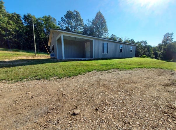 1879 Bridgeport Road, Edmonton, KY 42129