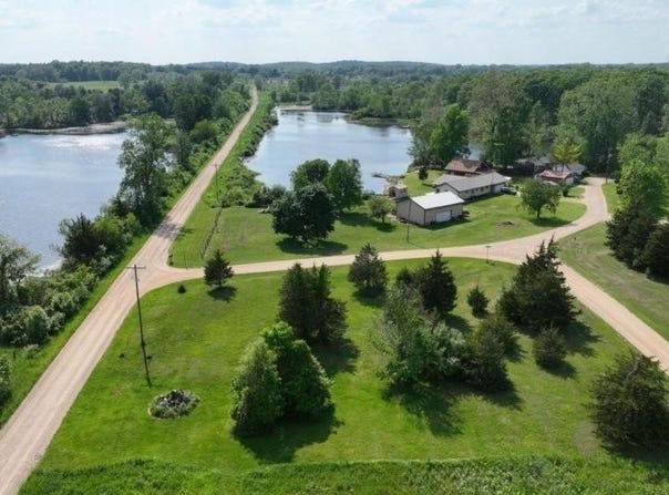 900 Pamawa Drive, Brooklyn, MI 49230