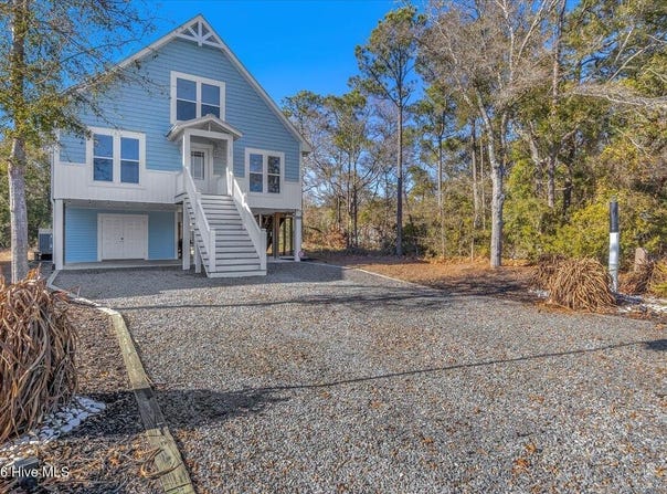 129 N Middleton Avenue, Oak Island, NC 28465