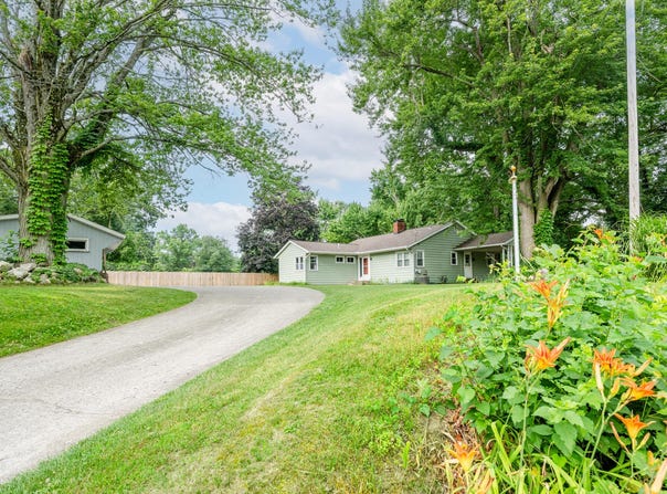 1738 W Marquette Woods Road, Stevensville, MI 49127