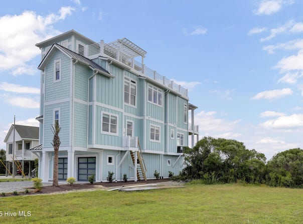 825 S Topsail Drive, Surf City, NC 28445
