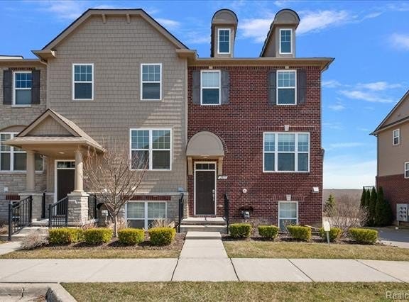 2877 Hartwick Drive, Rochester Hills, MI 48307