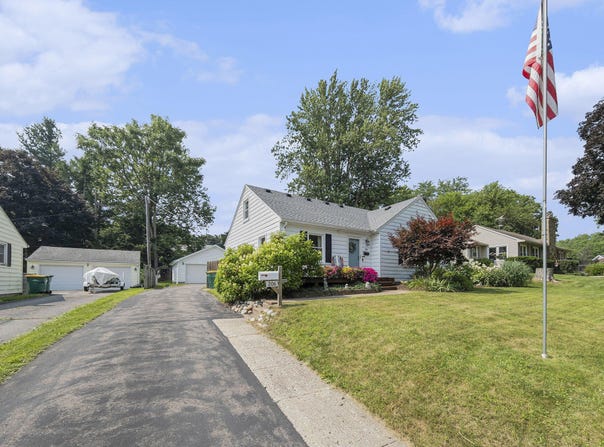 206 W McKay Street, Saline, MI 48176