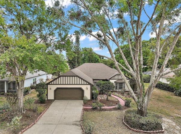 2635 GABLES DRIVE, EUSTIS, FL 32726