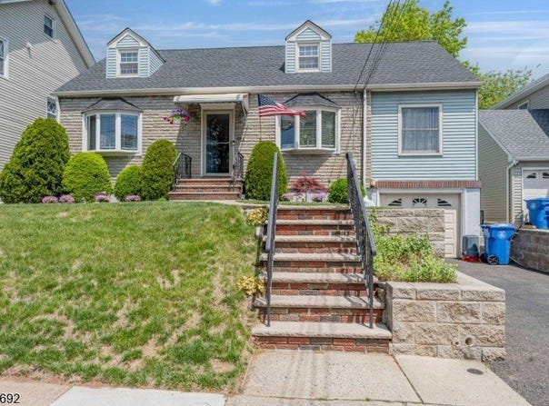2512 Summit Ter, Linden City, NJ 07036-4932