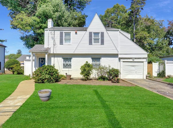 154 California Avenue, Freeport, NY 11520