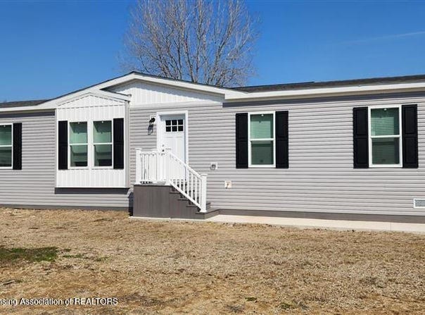 984 Tyler Drive, Eaton Rapids, MI 48827