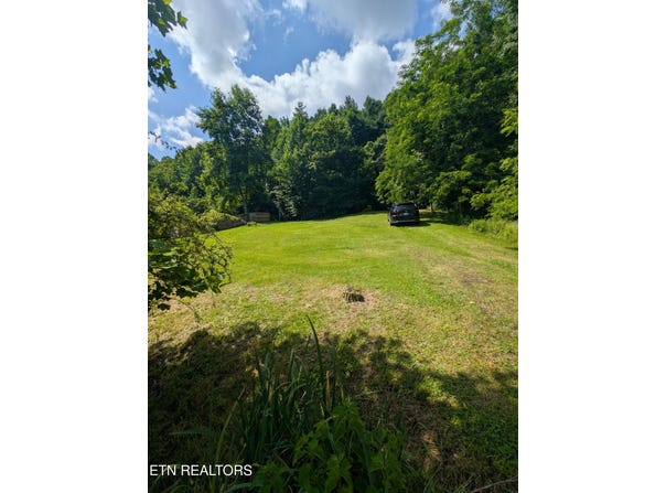 Bowling Rd, Middlesboro, KY 40965
