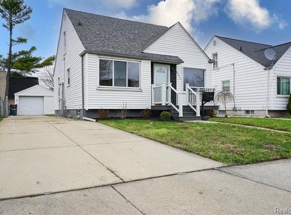 8221 Coolidge, Center Line, MI 48015