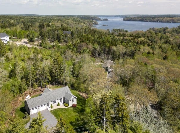 15 Shipbuilder Road, Boothbay, ME 04544