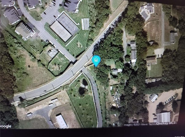 222 Country Road, Medford, NY 11763