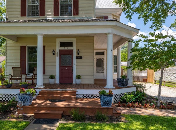 515 Wolf ST, Schulenburg, TX 78956