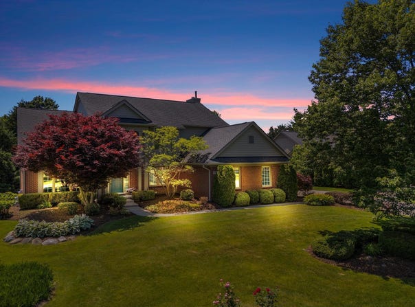 23397 Spy Glass Hill N, South Lyon, MI 48178