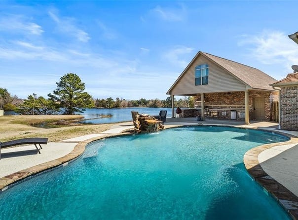 675 Beaver Lake Drive, Texarkana, TX 75501