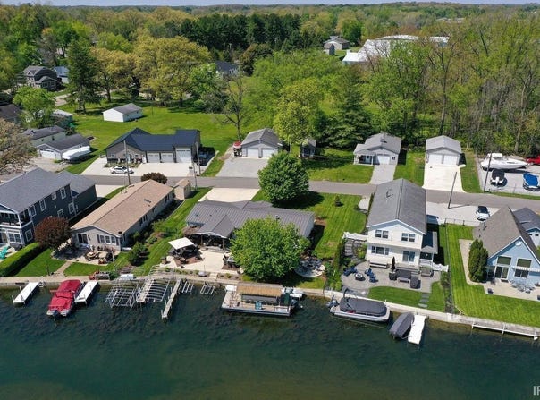 812 S lakeside Drive, Syracuse, IN 46567