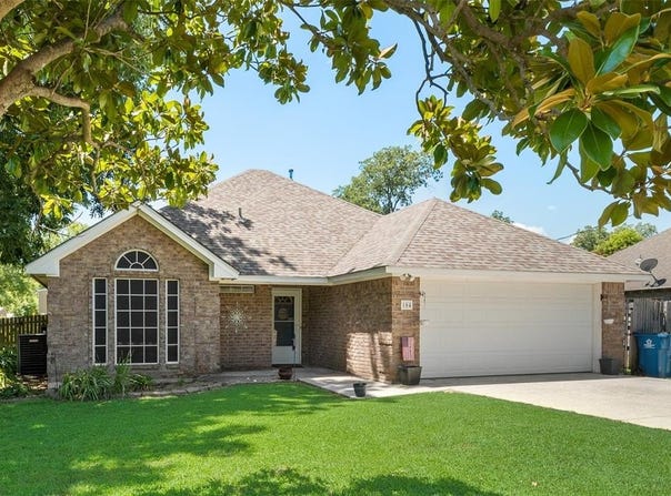 104 E North Street, Aubrey, TX 76227
