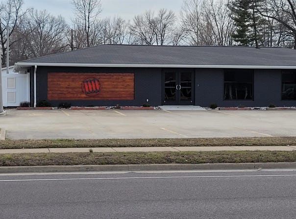608 EASTGATE Drive, Carbondale, IL 62901