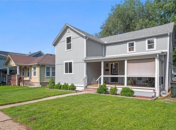 915 4th Avenue, Leavenworth, KS 66048