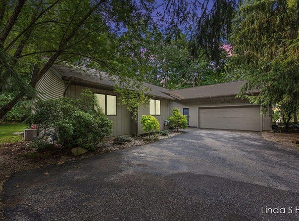 6636 E Riverwoods Court NE, Rockford, MI 49341