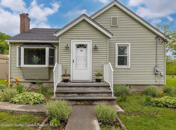 15 Old Walnut Street, Catskill, NY 12414