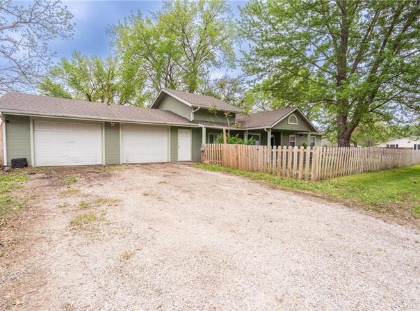 826 W Seventh Street, Ottawa, KS 66067