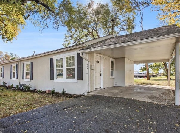 325/327 E Park Street, Gardner, KS 66030