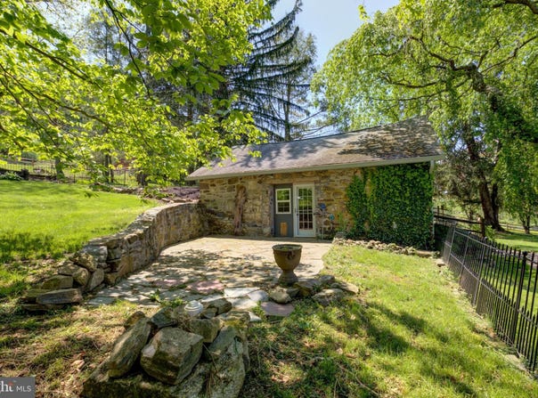 1525 HOLLOW RD, CHESTER SPRINGS, PA 19425